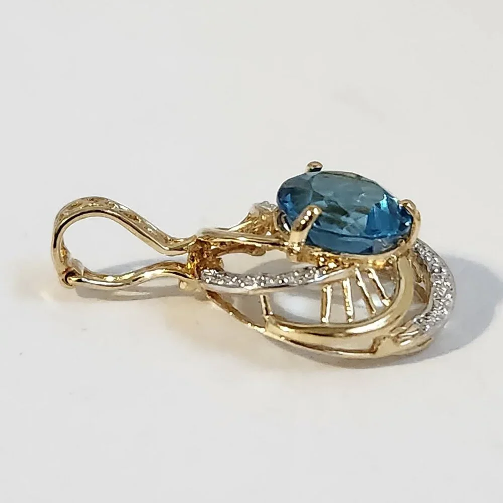 [SOLD] 80's 14K White & Yellow Gold Natural Blue Topaz Hinged Bail Pendant - Picture 8 of 15